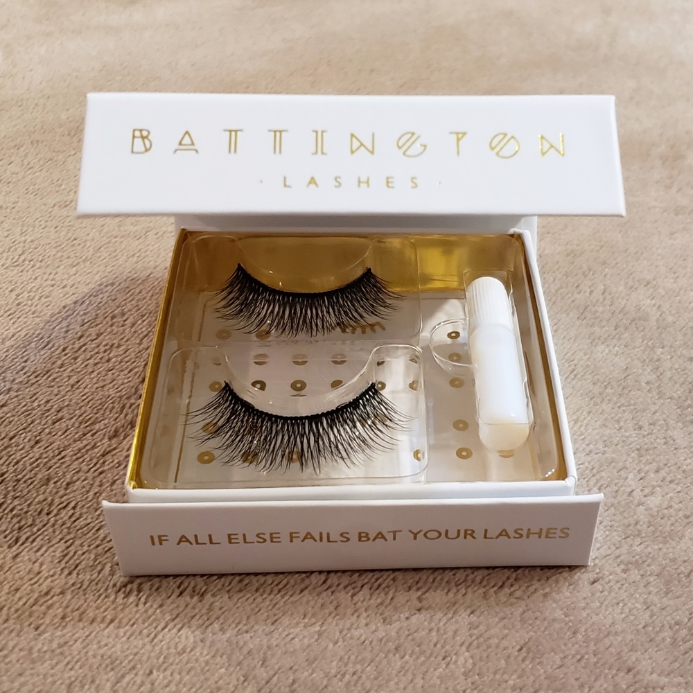 Battington Beauty
3D Silk Eyelashes w/mini glue